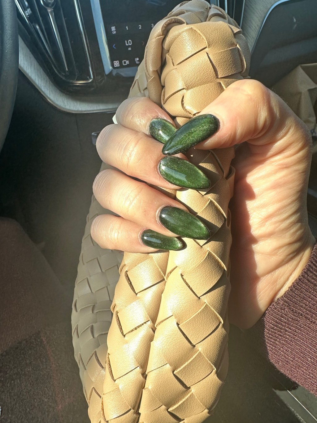 Cat eye nail polish for&nbsp;Fall